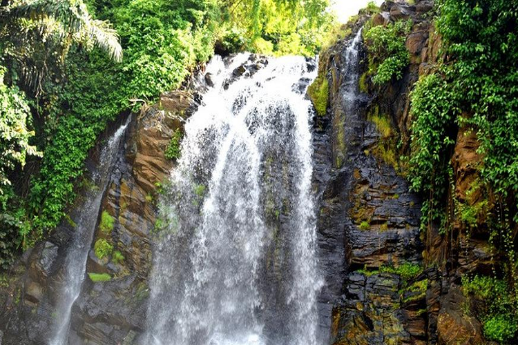 tempat wisata curug di banten yang indah